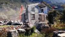Dünyaca ünlü 'Akbük Koyu'nda kaçak yapıların yıkımına devam edildi