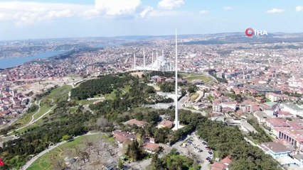 Çamlıca Tepesi’ne Türkiye’nin en uzun bayrak direği dikildi