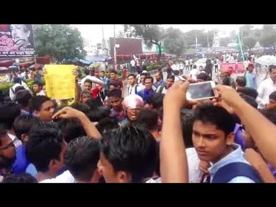 পুলিশের নামে মামলা দিতে সার্জেটকে বাধ্য করলো শিক্ষার্থীরা - jagonews24.com