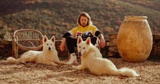 Julien Doré parle de son combat pour la cause animale et de sa relation touchante avec ses deux chiens