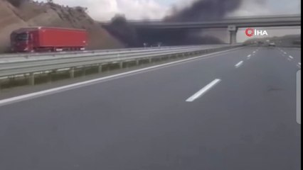 Yavuz Sultan Selim Köprüsü kavşağında yanan araç alev topuna döndü