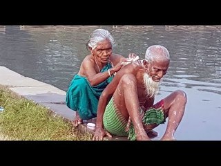 বৃদ্ধ দম্পতির ‘অকৃত্রিম ভালোবাসা’ || jagonews24.com