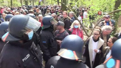 - Berlin’de “Enfeksiyondan Koruma Yasası” protestosu: 150’den fazla gözaltı