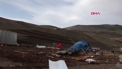 ARDAHAN GÖLE'DE ÇIKAN HORTUM BAZI EVLERİN ÇATISINI UÇURDU