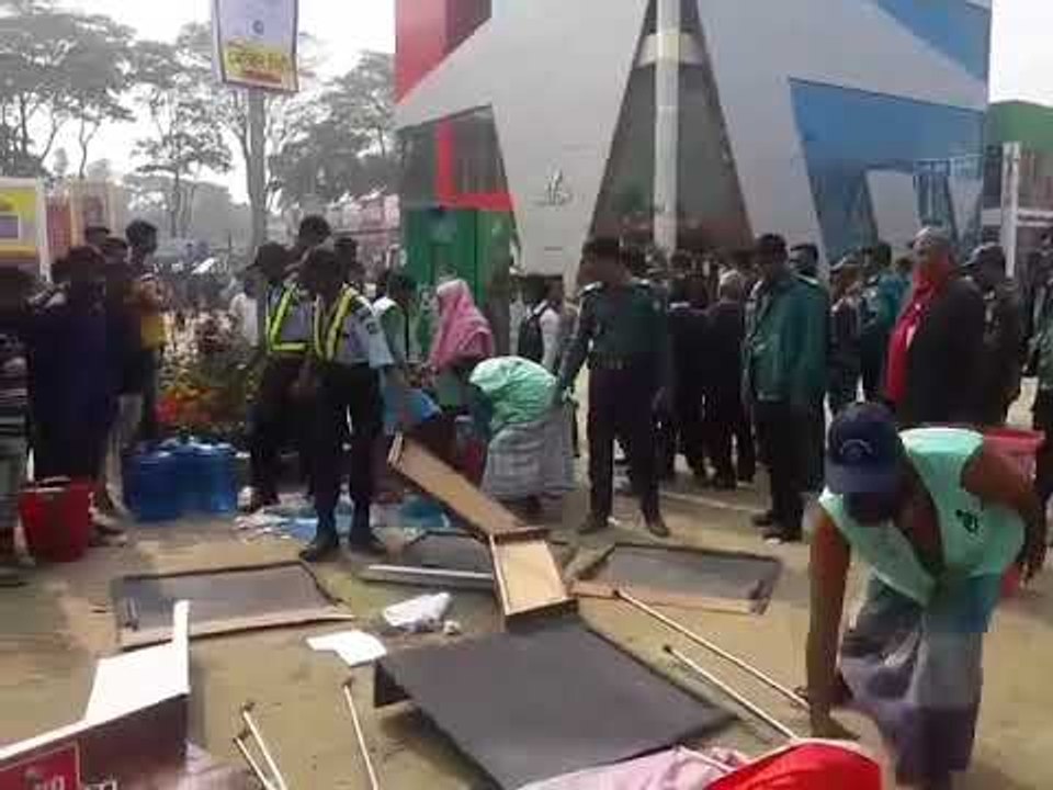 বাণিজ্য মেলায় অবৈধ স্থাপনা উচ্ছেদ অভিযান - jagonews24.com