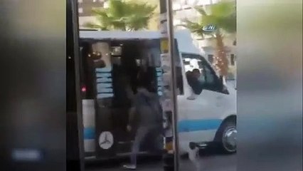Köpeğin dolmuşa binme çabası böyle kaydedildi