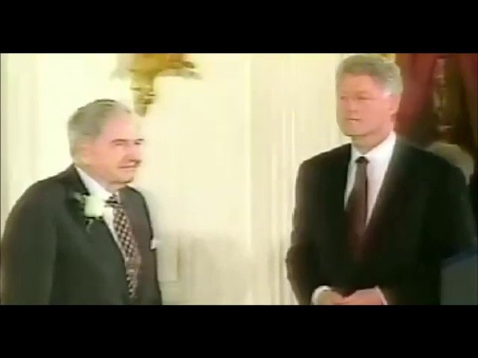 David Rockefeller recevant la Médaille présidentielle de la liberté par Bill Clinton le 15 janvier 1998