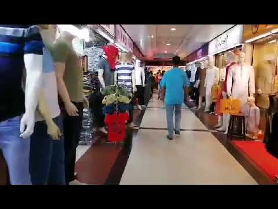 ঈদের কেনাকাটা : কোথাও ক্রেতা বেশি, কোথাও কম || jagonews24.com