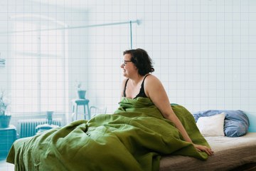 Here’s How to Make Waking Up Early Easier, According to a Sleep Expert