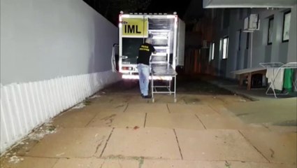 Corpo de Deverton Wagner Braga da Silva é levado ao Instituto Médico Legal