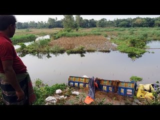 গরুবাহী ট্রাক খাদে  | jagonews24.com