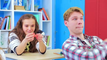 8 Formas Extrañas De Escabullir Juguetes Anti-Estrés A Clase / Útiles Universitarios Anti-Estrés