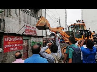 কারওয়ানবাজারে শ্রমিক লীগের কার্যালয় গুঁড়িয়ে দিল ডিএনসিসি | Jagonews24.com