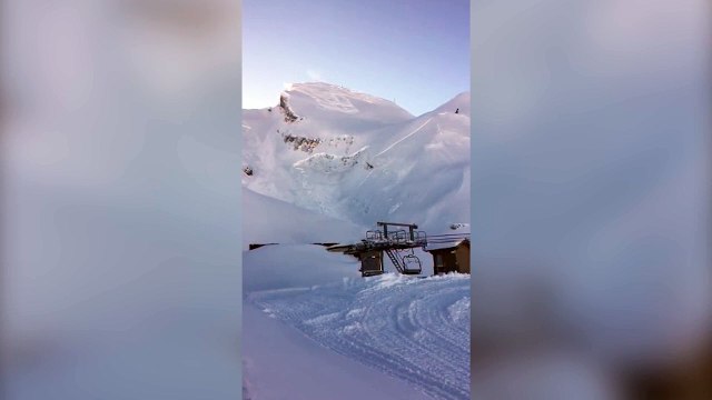Çığ düşerken kameraya çekip beklediler