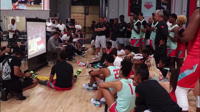 Steph Curry Shocked By Paige Bueckers Dunk!!