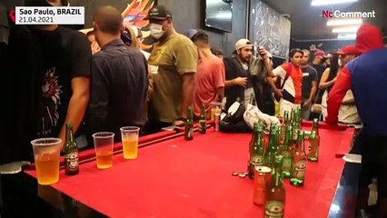 شاهد: الشرطة البرازيلية تداهم حانة تجمع فيها أكثر من 100 شخص