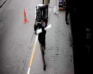 Son Dakika | AVCILAR'DA KOMBİ HIRSIZLIĞI KAMERAYA YANSIDI