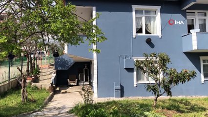 Karnına sapladığı bıçakla kendini öldürmeye çalıştı