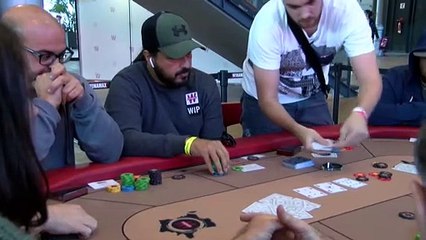 Moundir touché par la Covid-19 : fatigué des "complots", il dévoile une photo choc