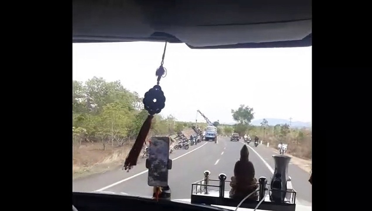 Lật xe khách giường nằm khiến 31 người nhập viện cấp cứu