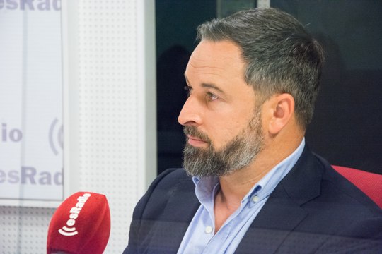 Abascal defiende el cartel de los menas: Hemos abierto un debate muy importante