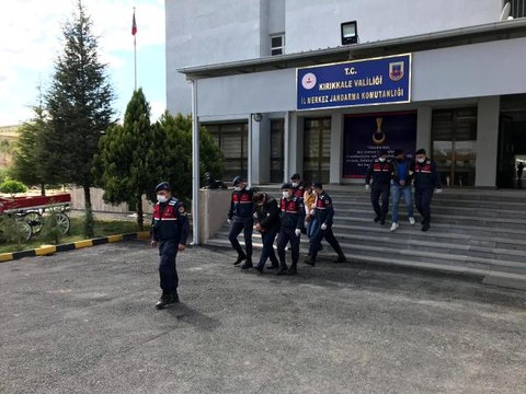Son dakika haber: Uyuşturucu ticareti yapan suç örgütüne operasyon, 8 gözaltı