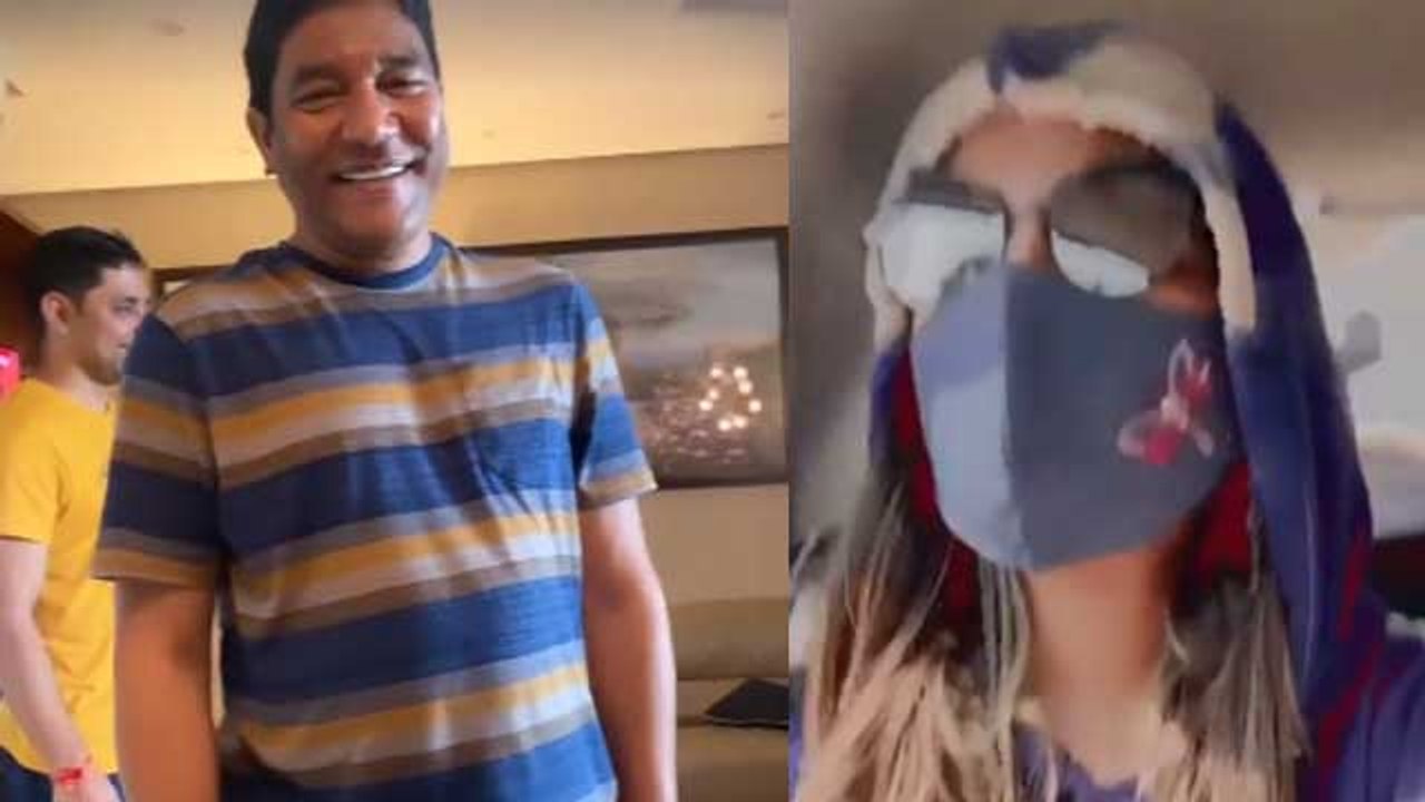 Hina Khan's father death: Hina कश्मीर शूट पर जाते वक्त बेहद खुश थी । FilmiBeat