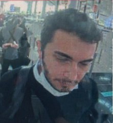 THODEX'İN KURUCUSU FARUK FATİH ÖZER'İN HAVALİMANINDAN AYRILIRKEN FOTOĞRAFI