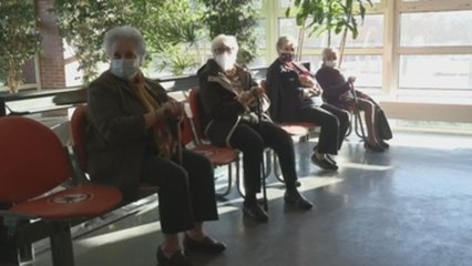 Casi el 70 % de los mayores de 80 años está inmunizado con las dos dosis