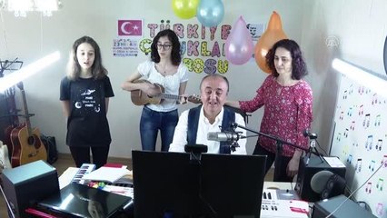 Son dakika haberi! İnternet üzerinden verdiği müzik dersleriyle 5 bin kişilik çocuk korosu oluşturdu