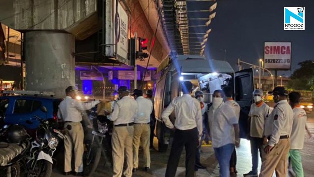 Salman Khan takes charge to distribute food kits to frontline workers in Mumbai