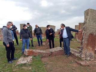 Ahlat'ta "Tarihin Görgü Tanıkları Ayağa Kalkıyor" projesi