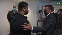 Anosmie de longue durée, pertes de mémoire...: Emmanuel Macron face à la détresse des patients atteints de Covid long