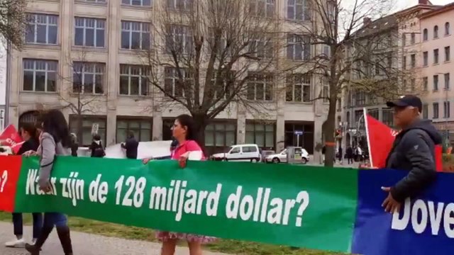 CHP, Berlin'de 128 milyar dolar nerede'' sorusunu 14 farklı dilde sordu