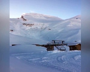 Çığ düşerken kameraya çekerek bekledi!