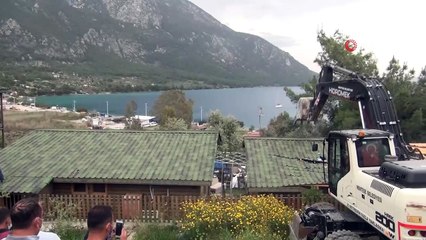 Akbük koyunda birinci etap yıkım tamamlandı