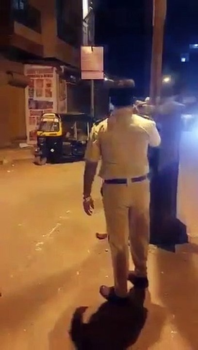 Indian Police Office asking the people of Town to saty at home in Ramzan