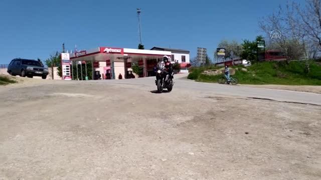 Ziyarete kapatılmasına rağmen Tunca Nehri kenarında vakit geçiren vatandaşlar polislerce uzaklaştırıldı