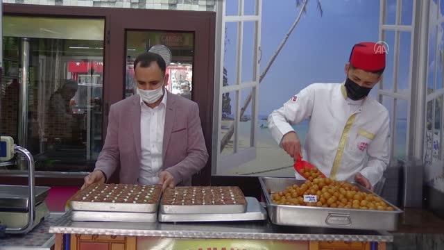 AFYONKARAHİSAR - Ramazan ayında güllaç ile soğuk baklava yoğun ilgi görüyor