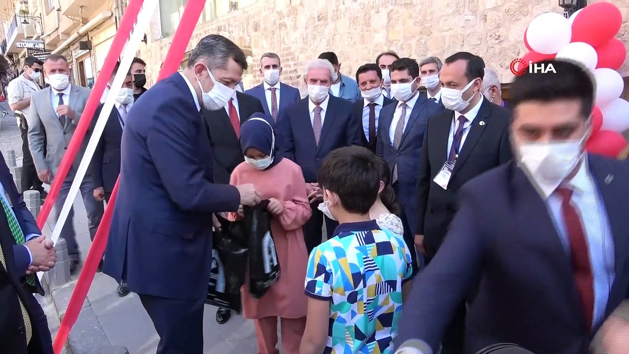 Bakan Selçuk, Anadolu Masal Evi'nin açılışını yaptı