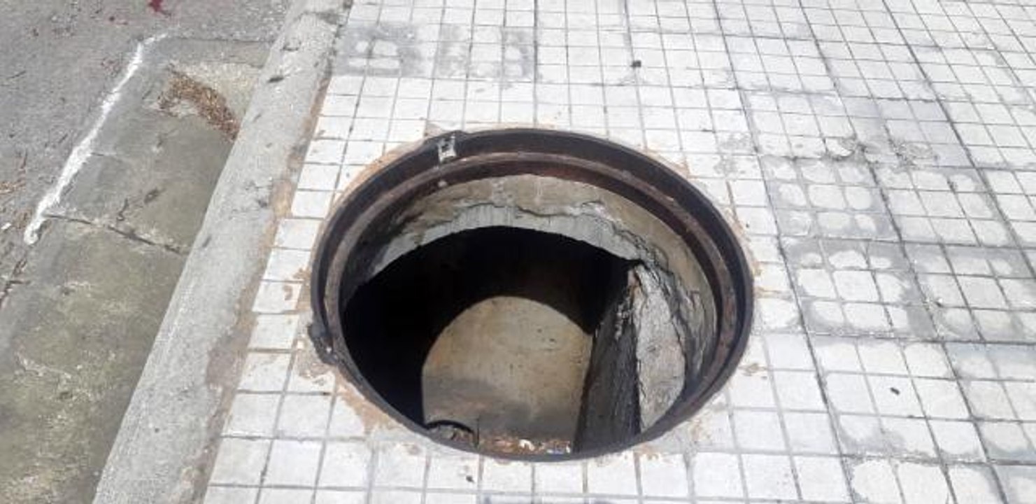 Lübnan'da ekonomik kriz derinleşiyor! Vatandaşlar rögar kapaklarını çalarak hurdacılara satıyor