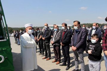 Beşiktaş'taki otobüs kazasında ölen kadın son yolculuğuna uğurlandı