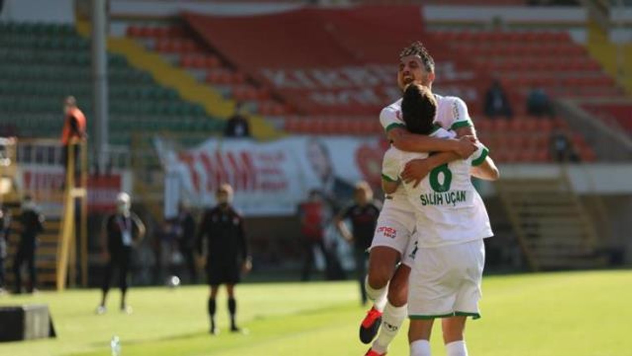 Gol düellosunda kazanan Alanya oldu, Salih Uçan 3 asistle maça damga vurdu