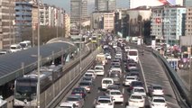 82 saatlik kısıtlama öncesi İstanbul'da trafik yoğunluğu yüzde 78'e ulaştı