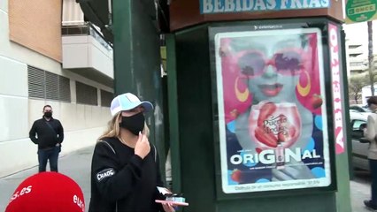 Rocío Flores cabizbaja y sin querer hablar sobre su madre
