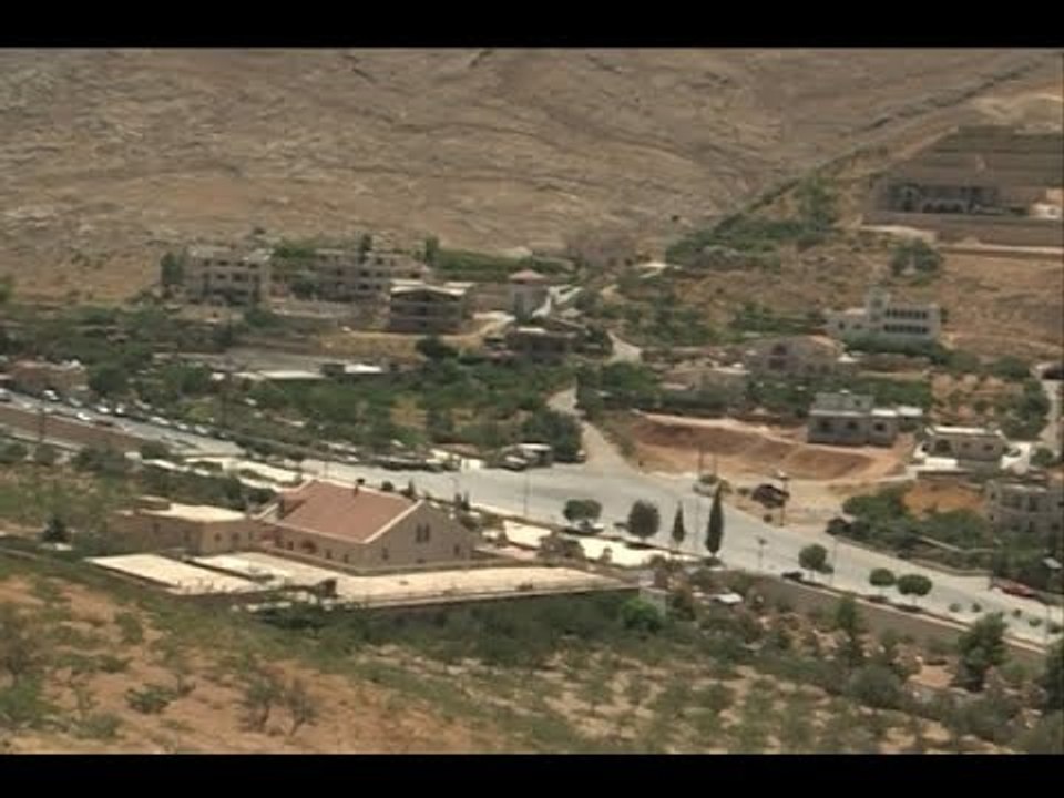 الحزب الشيوعي اللبناني يرفع الراية الحمراء في جرود رأس بعلبك والقاع -  ألين حلاق