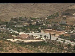 الحزب الشيوعي اللبناني يرفع الراية الحمراء في جرود رأس بعلبك والقاع -  ألين حلاق