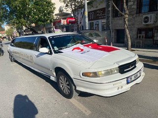 ENGELLİ GENÇLERİN LİMUZİN HAYALİ GERÇEK OLDU