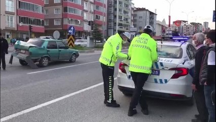 Kamyonet otomobile çarptı: 1 yaralı