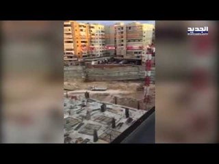 لحظة إنهيار شارع ملعب الراية في ضاحية بيروت الجنوبية